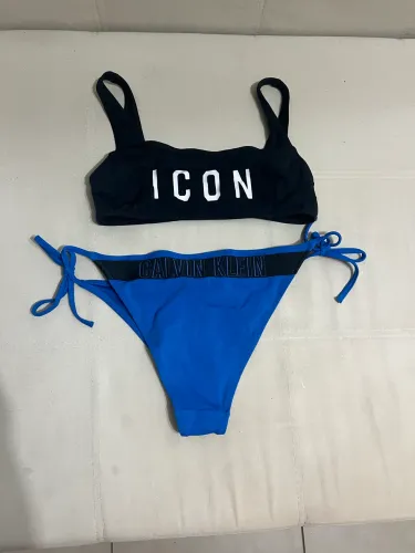 Calcinha CK azul de praia e top preto ICON dsquared2 praia