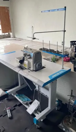 Máquina Overlock Direct Drive Jack