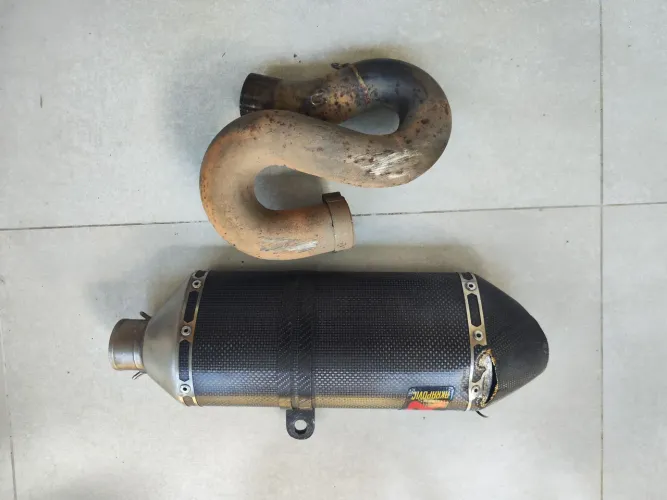 Escapamento akrapovic original fibra de carbono usado  pequena avaria estética CBR1000rr 