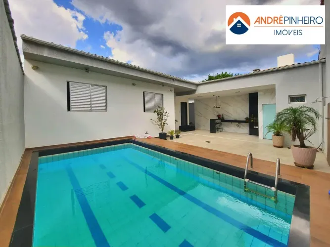 Casa de Alto Padrão 4 Quartos 5 Banhos Piscina e 6 Vagas no Itapoã!