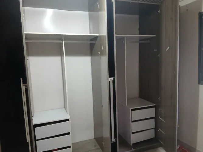 Vende _se guarda roupa 6 portas por 200.00 mas,tem que desmontar do local 