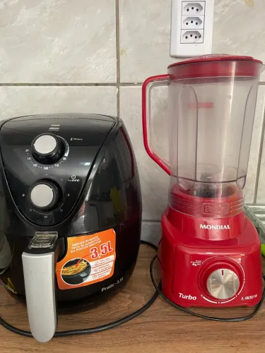 Vendo 1 Airfryer e 1 liquidificador pouco tempo de uso 