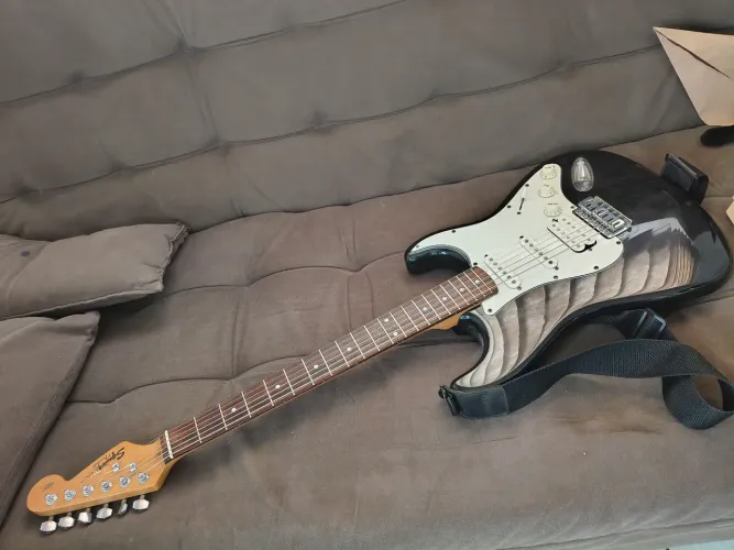 Guitarra Squier by Fender California Series HSS Stratocaster - Excelente Estado!
