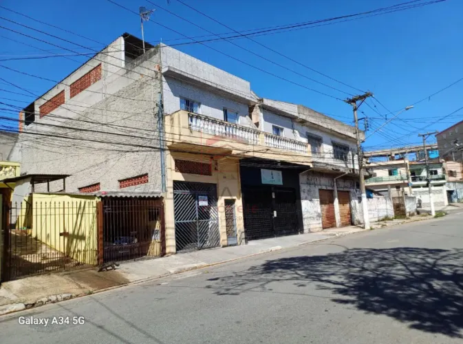 Imóvel a venda com um salão comercial e 3 casas no Jardim Sapopemba
