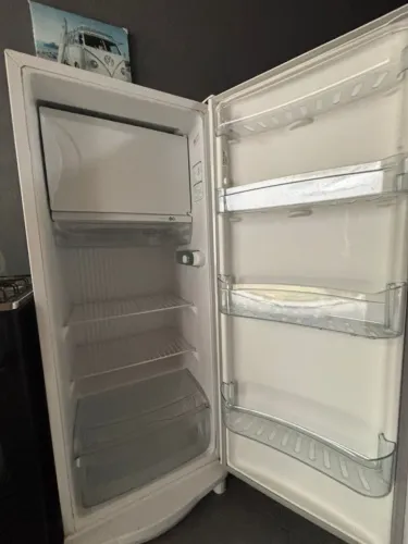 Geladeira Consul ( 5 meses de uso)+ Fogão 4 bocas (entrego)