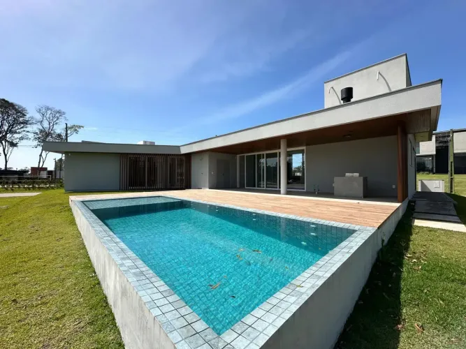 Casa Nova no Condomínio Fechado em Criciúma/SC.