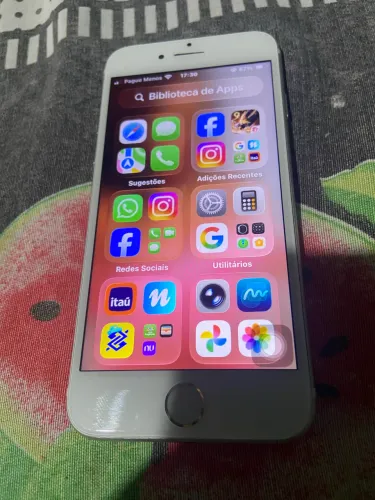 Vendo iPhone SE em perfeito estado, sujeito qualquer teste aceito cartão 