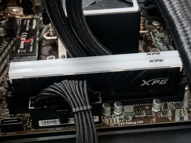Kit Memória RAM XPG Spectrix D35G RGB 16 GB (2×8 GB) DDR4 3200 MHz