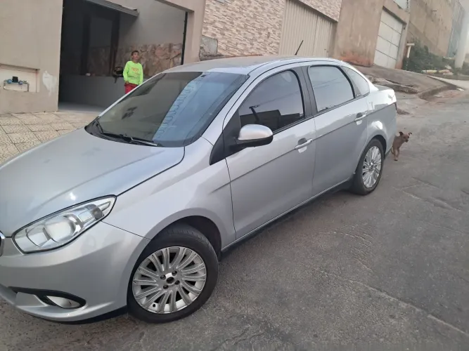 Fiat Grand Siena Essence 1.6 Flex 16V 2017