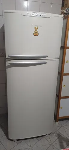 Geladeira branca da ELECTROLUX 