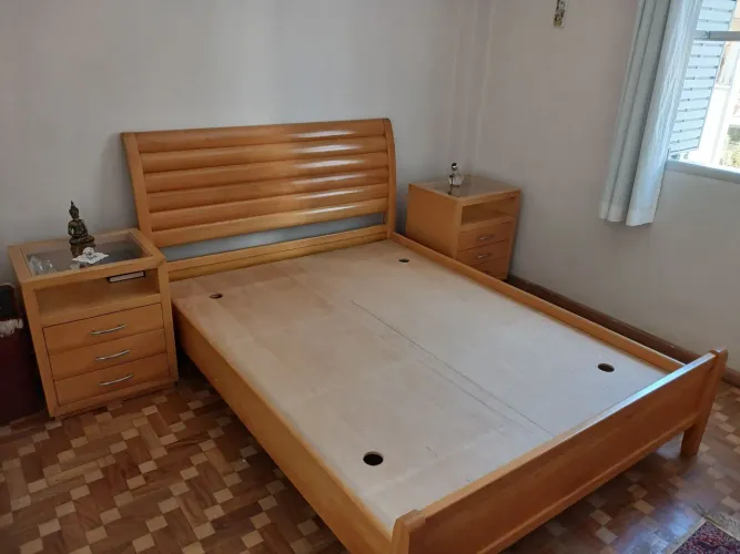 Cama de casal - madeira maciça<br>