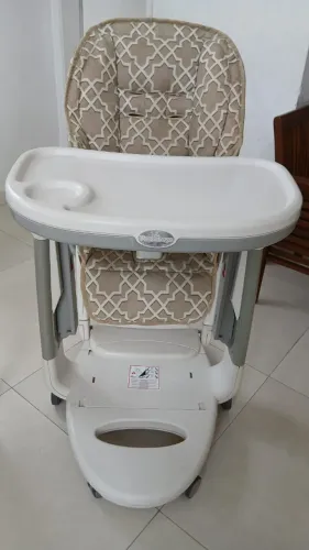 Cadeirinha de alimentação para bebê