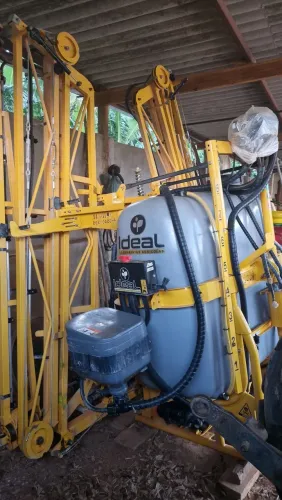 Pulverizador 800 litros