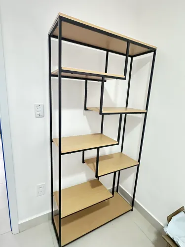 Estante para Livros estilo industrial, em ótimo estado