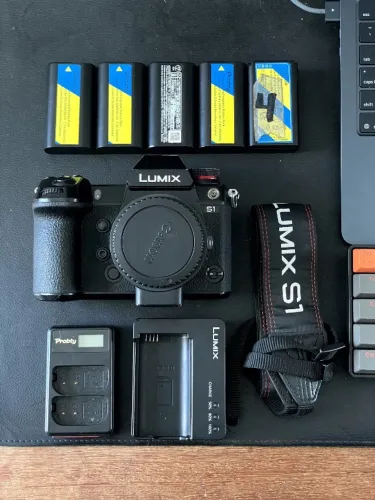 Lumix S1 + 5 Baterias e Adaptador EF