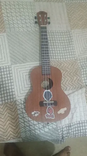 Ukulele tenor da harmonics