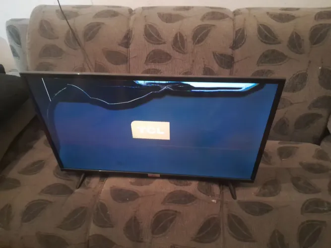 tv TCL e Panasonic quebrada a tela