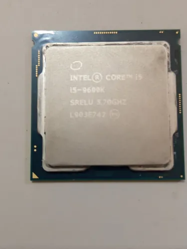 Processador Intel i5 9600K SRELU 3.70HZ (9 meses de uso)