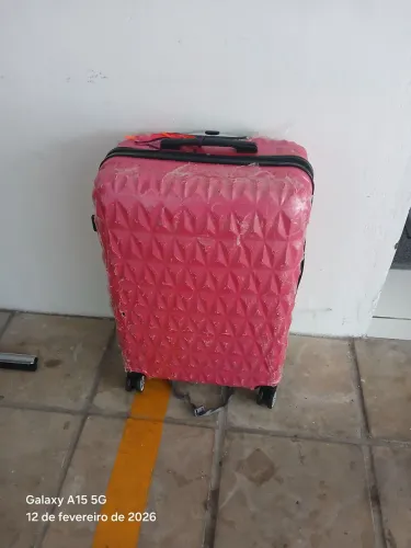 Pra vender barato e ligeiro  essa mala