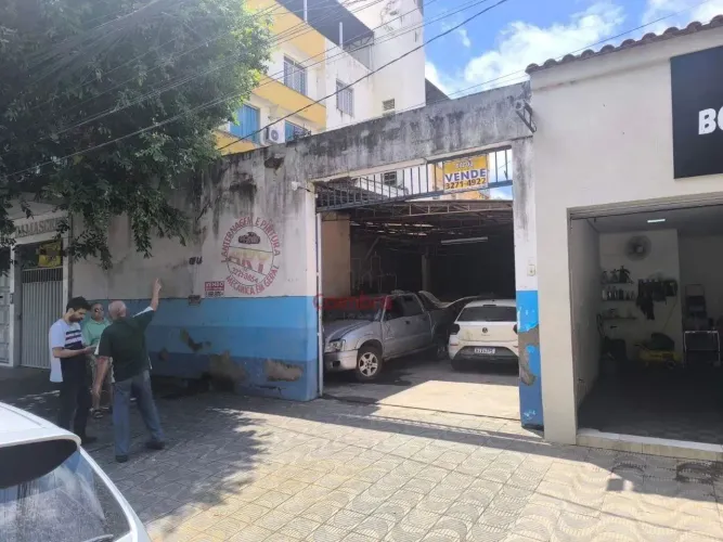 Casa com ponto comercial no Centro