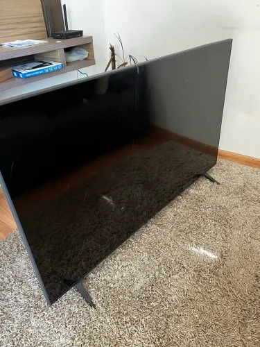 TV Smart LG 60 polegadas (tela danificada)