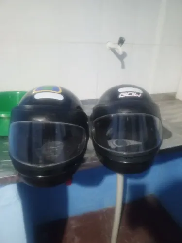 Dois capacetes número 58