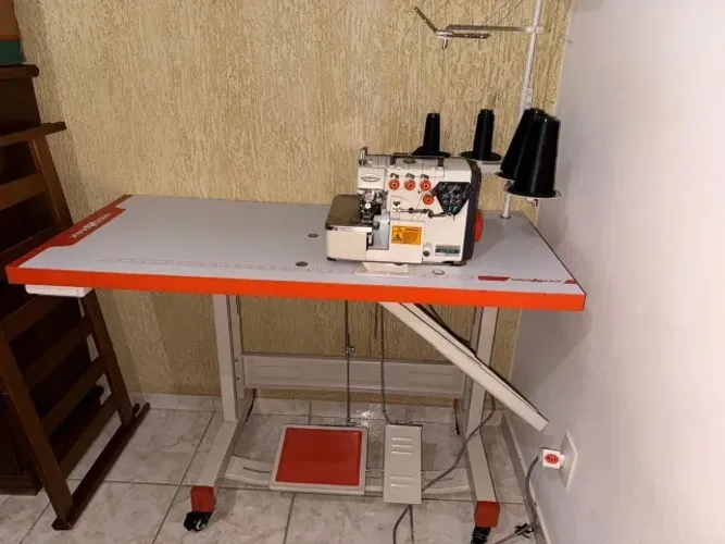 Máquina de Constura Industrial- Overloque