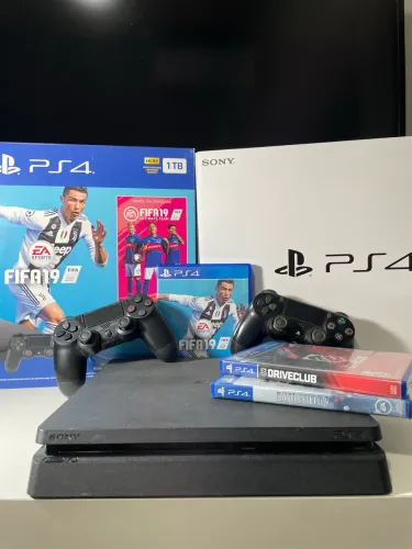 PS4 1TB À VENDA (LEIA ANÚNCIO)