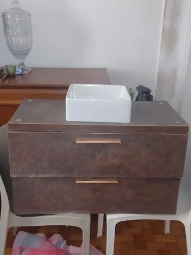 Gabinete de banheiro com lavatório