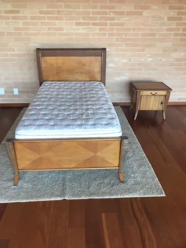 Conjunto de Cama, mesa de cabeceira e escrivaninha Sierra