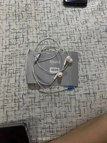 Fone para iPhone com fio funcionando. USB
