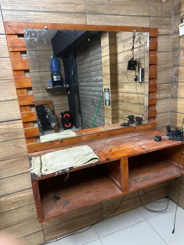 Bancada para barbearia ou salão com espelho 