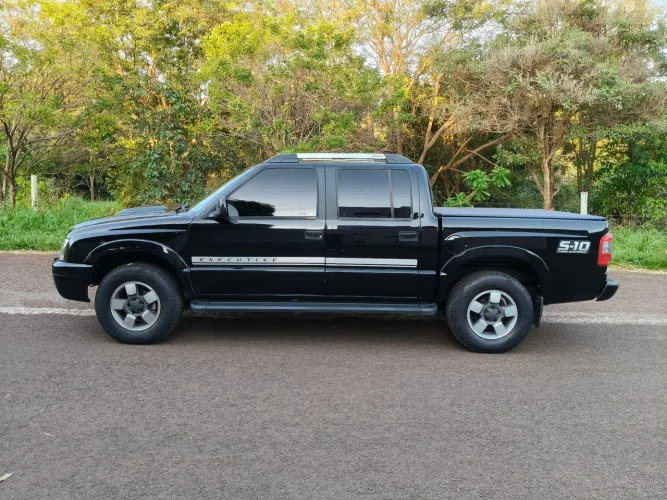 Chevrolet S10 Pick-up Exec. 2.8 4X2 CD TB Int.dies 2011