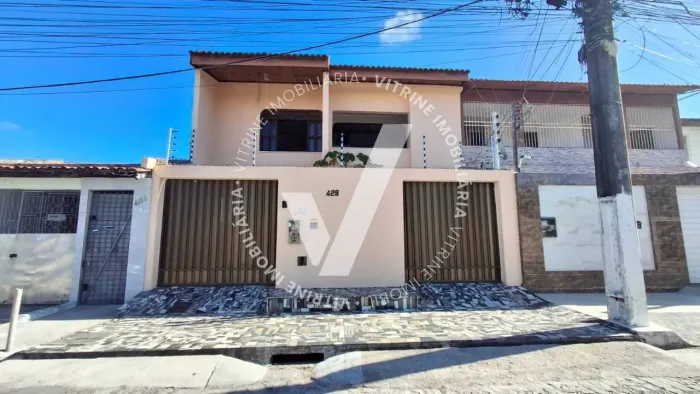 CASA DE 285M² NO BAIRRO PONTO NOVO [1142]