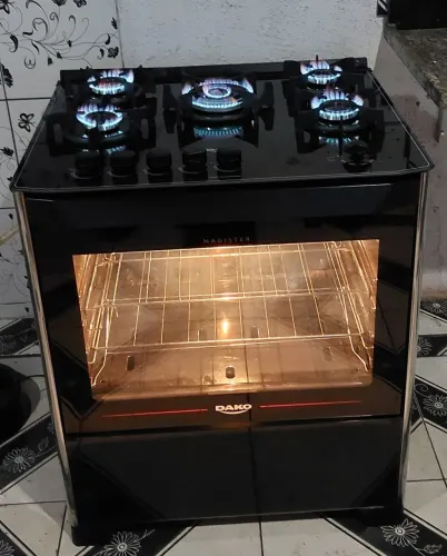 Lindo moderno fogão Dako top preto inox com mesa de vidro com tripla chama automático 