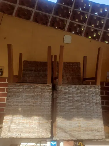 Vendo 4 cadeiras de madeira