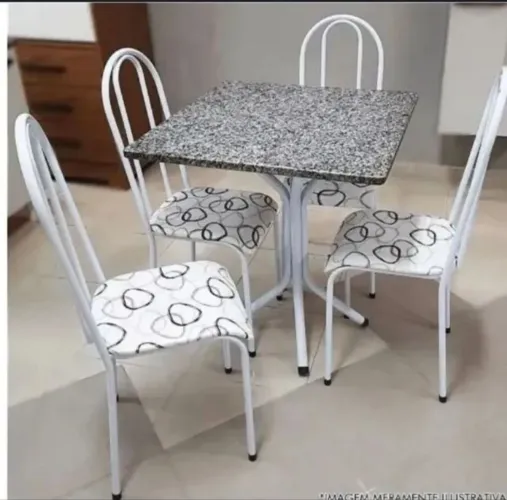 Preço Excelente de Conjunto de Mesa 4 cadeiras!!