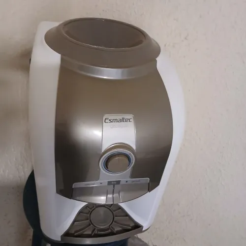 Vendo um Gelalãgua Esmaltec semi-usado em otimas condições de uso