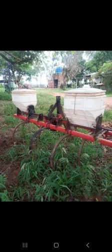 Cultivador e adubadeira baldan
