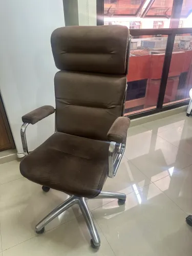 Cadeira Eames Presidente 