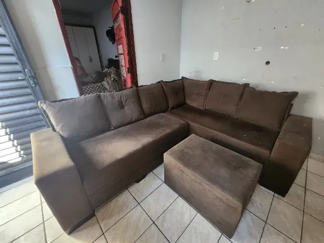 Sofá L semi novo simples