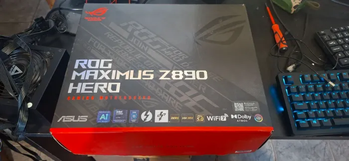 Placa-Mãe High End ASUS ROG Maximus Z890 Hero, Intel LGA 1851, ATX, DDR5, WiFi