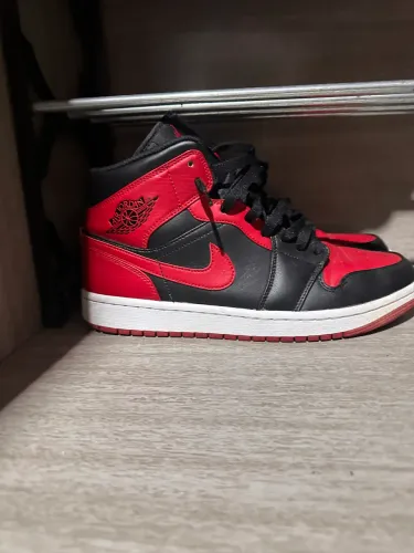Jordan 1 mid