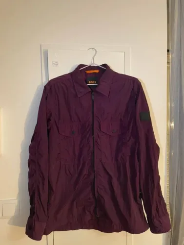 JAQUETA SOBRECAMISA BOSS LOVEL-ZIP 8 TAMANHO MÉDIO ROXA 