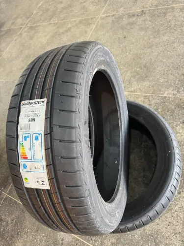 Vendo pneu 235/45ZR20 