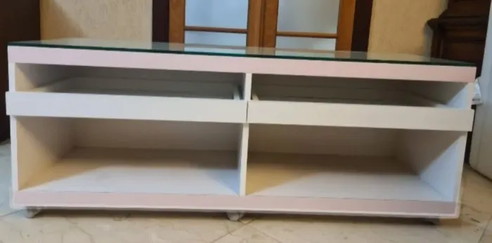 Rack branco/rosa, tampo vidro bisotado