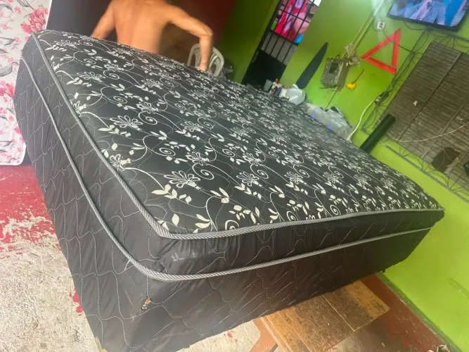 Cama de casal usada de mola