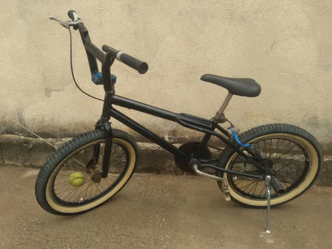 Bicicleta aro 20 Cross com 2 pneus balão zero