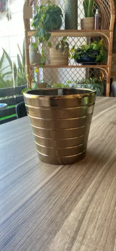 Cachepot cor ouro para plantas