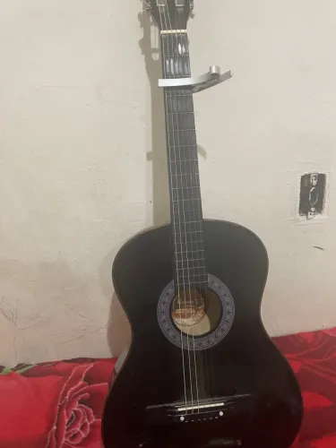 Vendo violão com capô traste e duas paletas